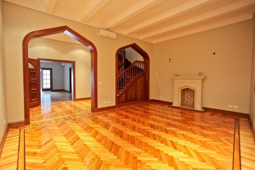 Imagen 1 de 29 de Casa Estilo Tudor En Alquiler - Belgrano R. Impecable Estado.