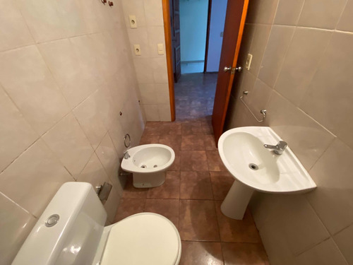Imagen 7 de 12 de Apartamento En Alquiler Aguada 1 Dormitorio Al Frente Planta Baja