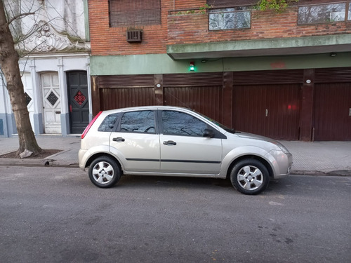Imagen 5 de 10 de Ford Fiesta 1.6 Ambiente Mp3