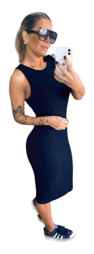 Vestido preto tubinho com tenis 2025