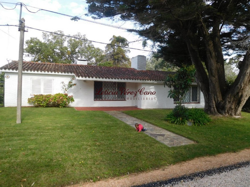 Imagen 2 de 25 de Casa En Venta 3 Dormitorios Ubicada En Golf, Punta Del Este