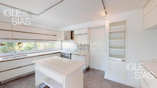 Casa En Venta Al Lago Con 4 Dormitorios En Los Castores Nordelta