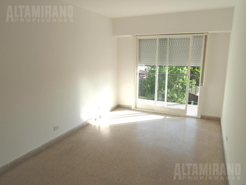 Departamento 2 Amb - Villa Ballester 2do Piso Por Escalera