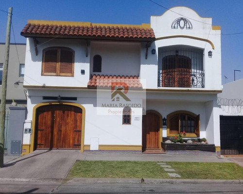 Casa  En Venta Ubicado En Castelar, Morón, G.b.a. Zona Oeste