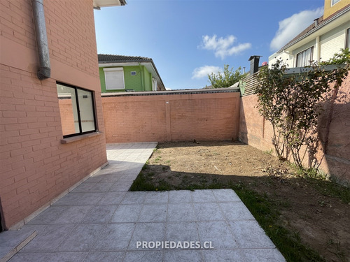 Casa Impecable En Venta En Maipú, 3 Dormitorios Y 2 Baños.