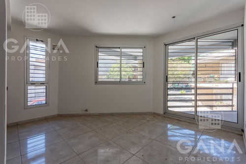Venta Departamento En Echesortu Rosario. 2 Dormitorios Con Balcón Y Terraza