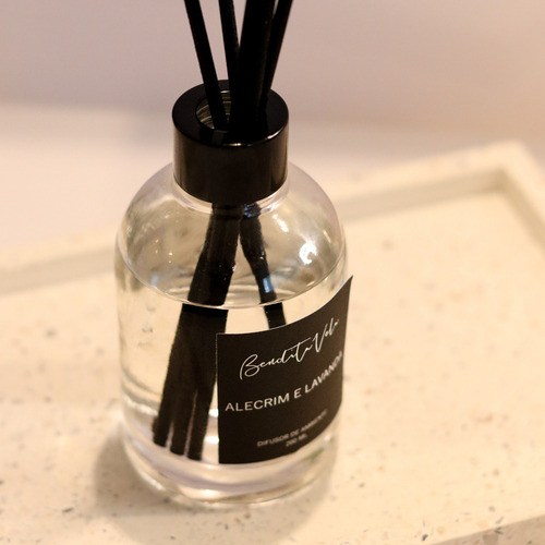 Aromatizador De Varetas Alecrim E Lavanda 200 Ml Âmbar Cor Preto