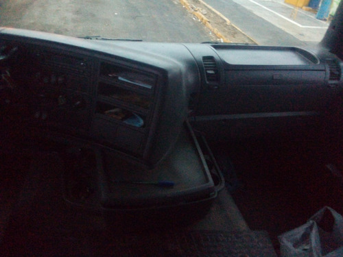 Imagen 13 de 25 de Camión Cisterna Scania