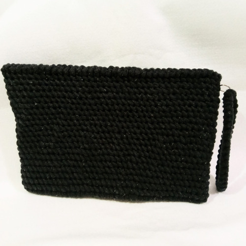 Clutch Em Crochê Preto Com Detalhes De Rosas