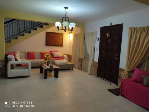 Imagen 2 de 18 de Hermosa Quinta Ubicada En El Estado Vargas, Urb. Tanaguarena, Cerca Del Mar.