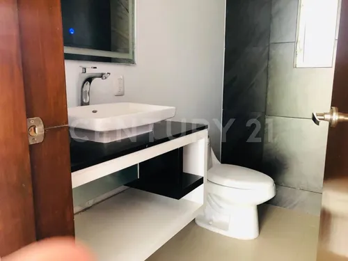 Casa En Venta, En El Palomar, Tlajomulco De Zuñiga, Jalisco.