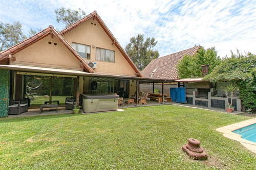Casa En Venta De 5 Dorm. En Peñalolén - Sector Las Tinajas
