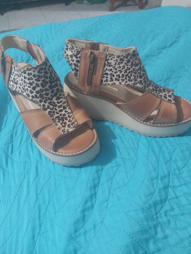 Sandalias En Cuero Combinadas