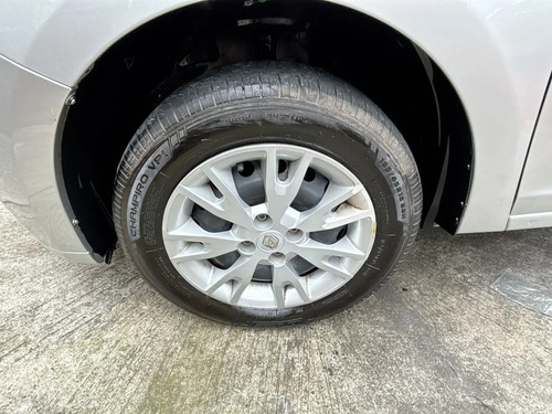 Renault Logan Life + 2025