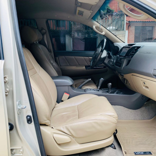 Imagen 2 de 11 de Toyota Fortuner 2013