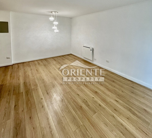 Depto En Primer Piso, Semi Nuevo, La Reina