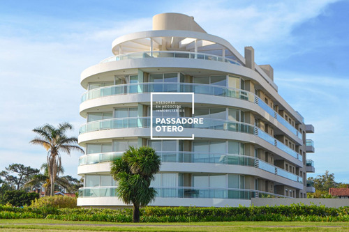 Departamento En Venta En Edificio Frente Al Mar