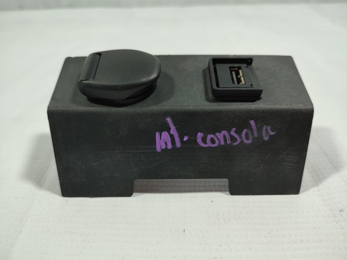 Toma Corriente Consola Central Nissan Sentra 1.8 Mod 13-16 O (Usado)