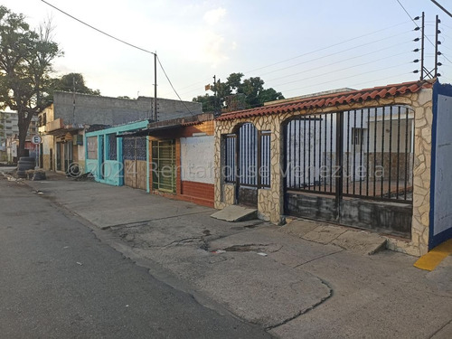 Terreno Con Casa Y Area De Local, Para Remodelar. Maracay. Ljsa 34-17601