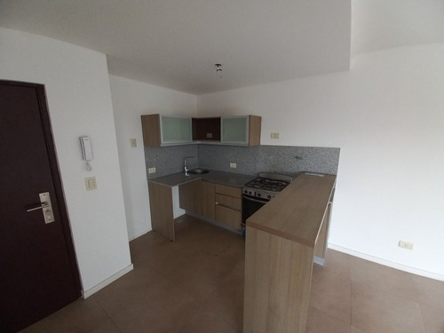 Imagen 3 de 14 de Departamento De 2 Ambientes Con Cochera
