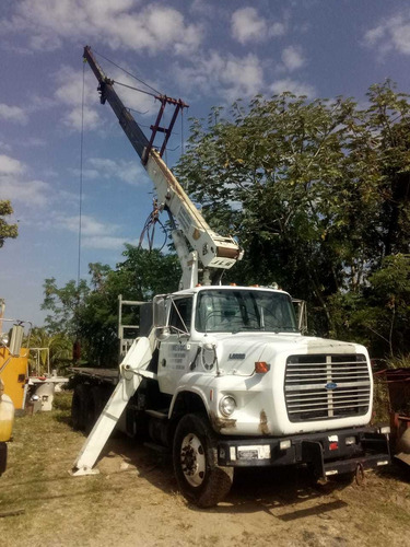 Imagen 6 de 8 de Camión Ford Y Grua