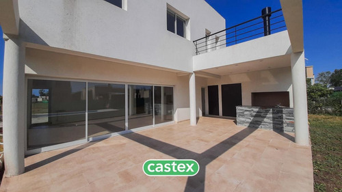 Imagen 9 de 30 de Casa En Venta En Santa Lucía, Pilar Del Este