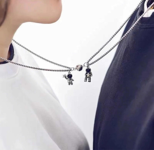 Imagen 4 de 8 de Collar Parejas Novios Astronautas Imán Mejores Amigos Set