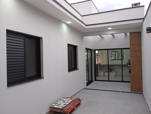 Casa De 3 Quartos, Fino Acabamento, Área Gourmet, Suite E Lavabo A Venda No Condomínio Village Moutonee Em Salto/sp.