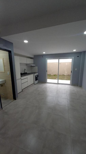 Duplex 2 Amb. Amplio Con Cochera Y Patio