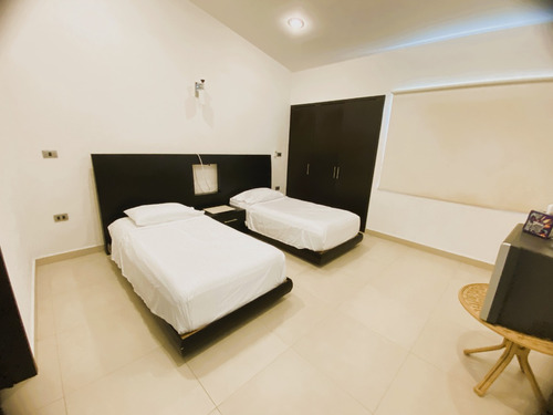 Excelente Residencia Diseñada Con Un Enfoque Moderno Y Funcional, Espacios Luminosos Y Abiertos Crean Una Atmósfera Acogedora En Cada Rincón