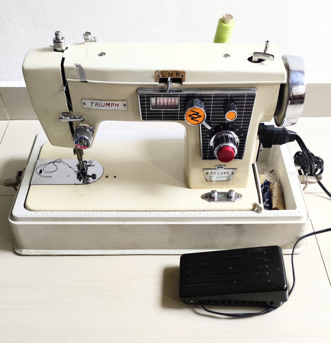 Maquina De Coser Triumph De Luxe Electrica Excelente 