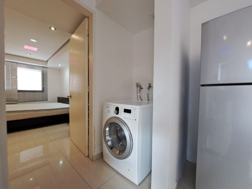 Apartamento Con Terraza En Alquiler En La Boyera