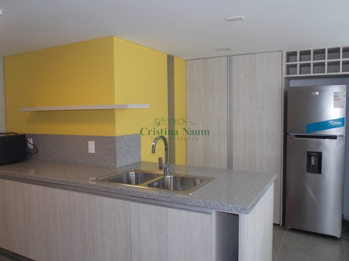 Amplio Apartamento En Muy Buena Torre Frente Al Mar. Totalmente Reciclado- Ref: 16270
