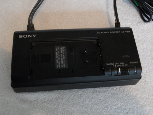 Cargador Sony Ac-v35a Para Camaras De Video 8 Original (Usado)