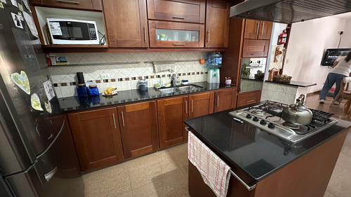 Casa En Venta De 4 Dormitorios C/ Cochera En El Palomar