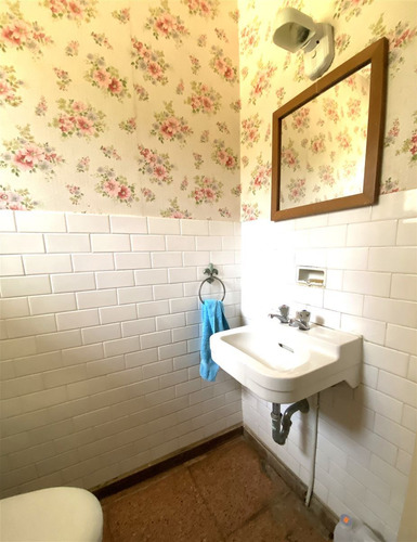 Casa En Venta De 6 Dorm. Frente A La Playa De Zapallar