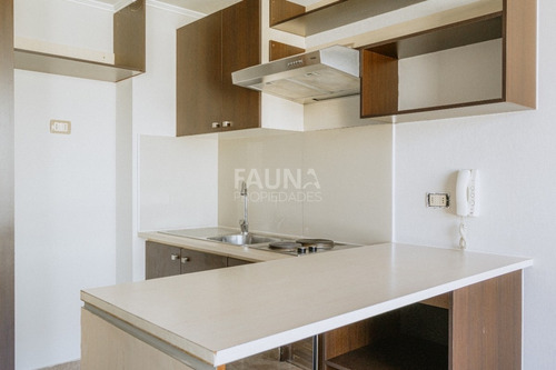 Arriendo Dpto 1h/1b, Portugal 564, Metro Sta Isabel