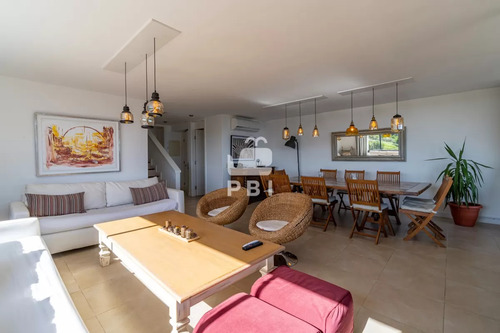 Apartamento De 3 Dormitorios En Lomo De La Ballena - Quartier Punta Ballena - Ref : Pbi143