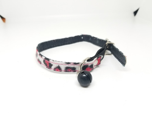 Collar Blanco Con Manchas Rosadas - 30 Cm