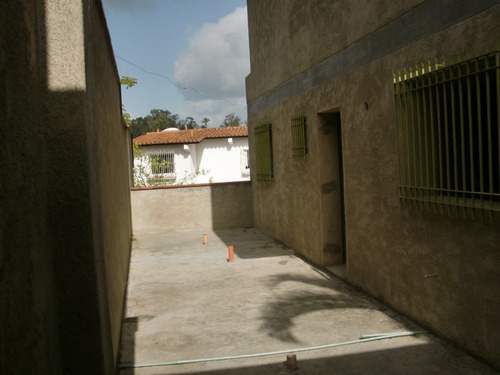 Los Naranjos Del Cafetal Calle Privada Vigilancia 577mts Tanque 52.000lts Lista Para Acabados Jardín 6h/6b/6 Puestos Oportunidad!