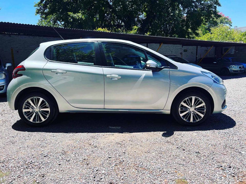 Imagen 6 de 9 de Peugeot 208 2018 1.6 Allure
