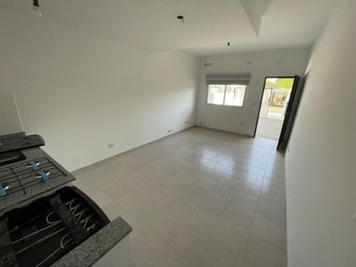 Venta Dpto 2 Amb Jose C Paz Pb Con Cochera Y Patio Apto Crédito