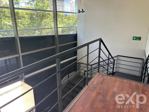 Local Comercial En Arriendo En Las Condes En Primer Piso