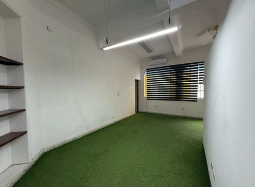 Renta De Local Comercial De 320 M2 En El Centro
