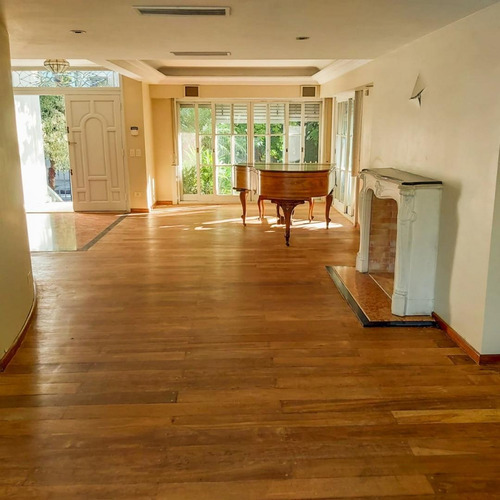 Venta Casa De Estilo 7 Amb En Zona Residencial De Martinez
