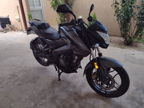 Bajaj Rouser 200ns