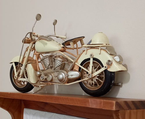 Imagem 4 de 4 de Miniatura De Motocicleta Em Metal Branca