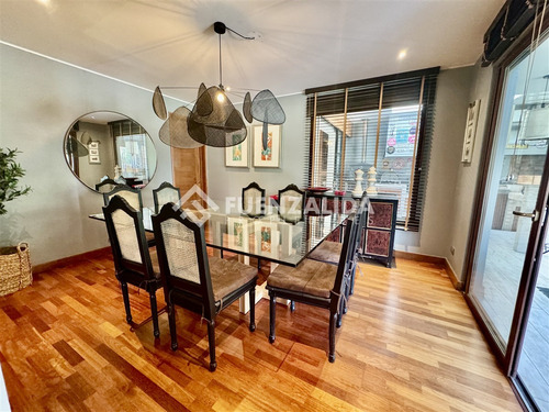 Casa En Venta De 5 Dorm. En Colina