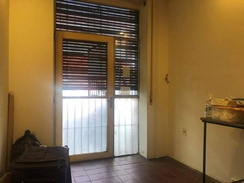 Venta Local Comercial, Centro. 2 Habitaciones, 1 Baño. Estar