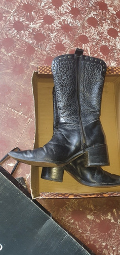 Imagen 3 de 4 de Botas De Mujer ,negras,número 41 Seminuevas Marca Clona